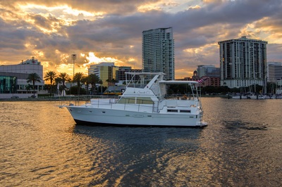 Tampa Bay Luxury Yacht Charter offers a USCG inspected, certificated vessel in the Tampa Bay area
