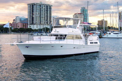 Take a cruise along the waterfront of beautiful downtown St Petersburg with Tampa Bay Yacht Charter
